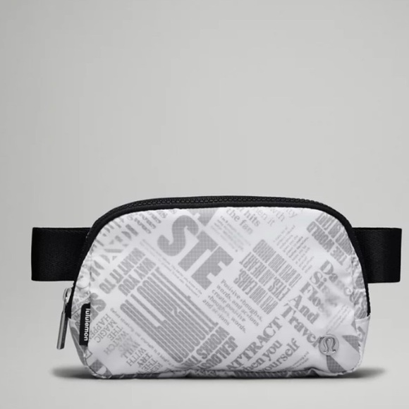 2 Everywhere belt bag Manifesto Print red/white and black/white - Picture 8 of 15